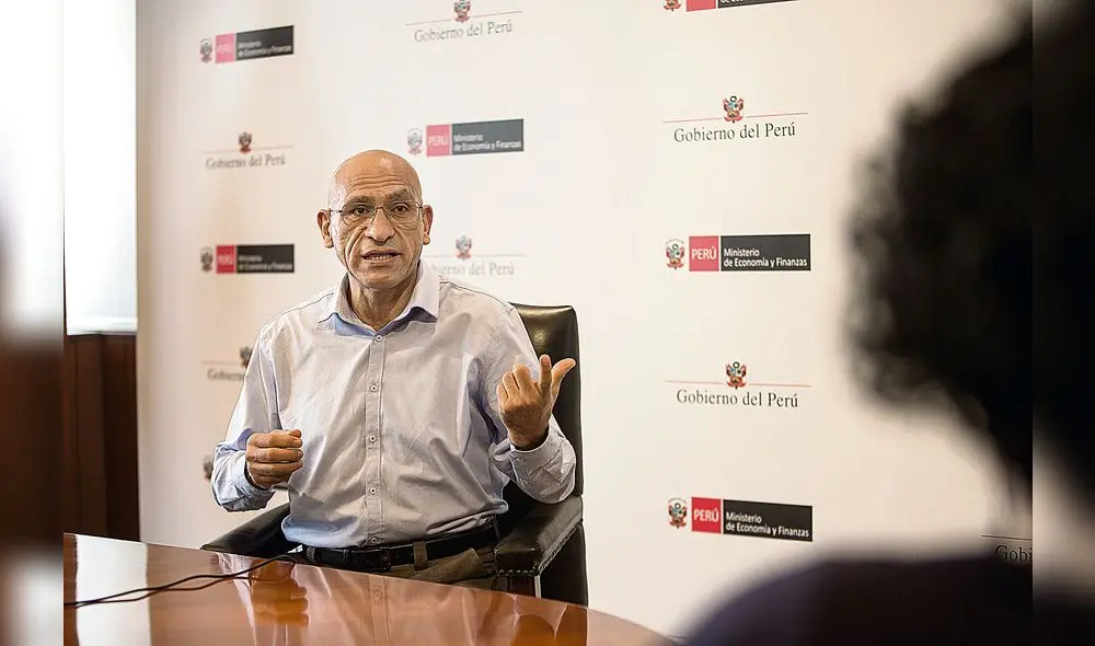 Cálculo. Ministro es optimista sobre cifras de la pobreza. Foto: Antonio Melgarejo/ La República Cálculo. Ministro es optimista sobre cifras de la pobreza. Foto: Antonio Melgarejo/ La República