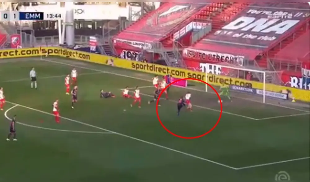 Sergio Peña le da la victoria parcial a su equipo en la Eredivise. Foto: captura Twitter Sergio Peña le da la victoria parcial a su equipo en la Eredivise. Foto: captura Twitter