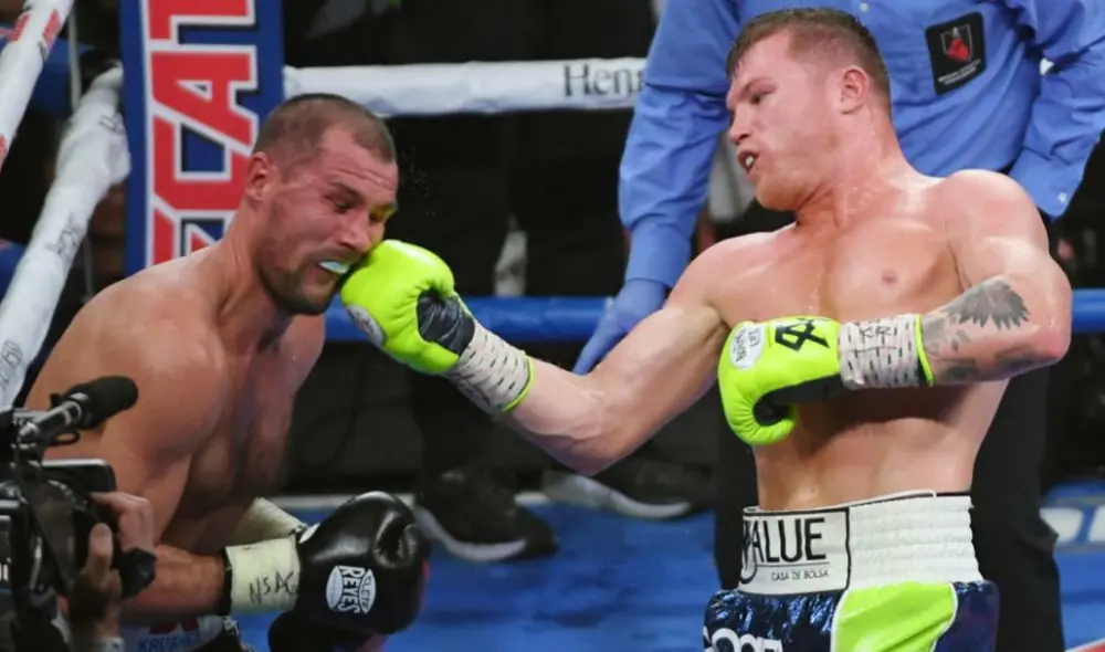 Canelo ejecutando una derecha a Kovalev en 2019. Foto: ESPN Canelo ejecutando una derecha a Kovalev en 2019. Foto: ESPN