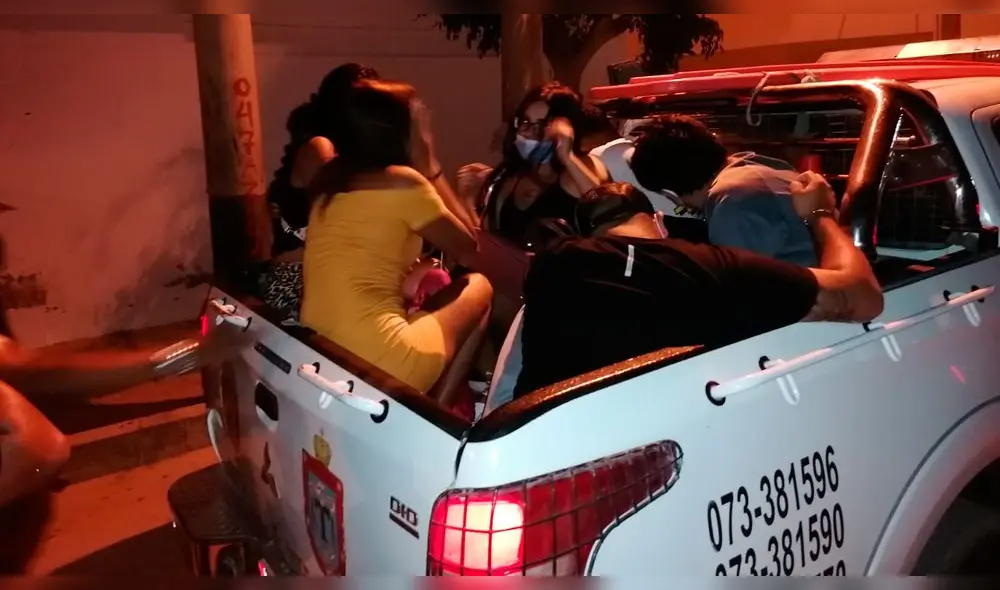 Intervenidos en bares fueron trasladados a la comisaría sectorial de Talara. Foto: difusión