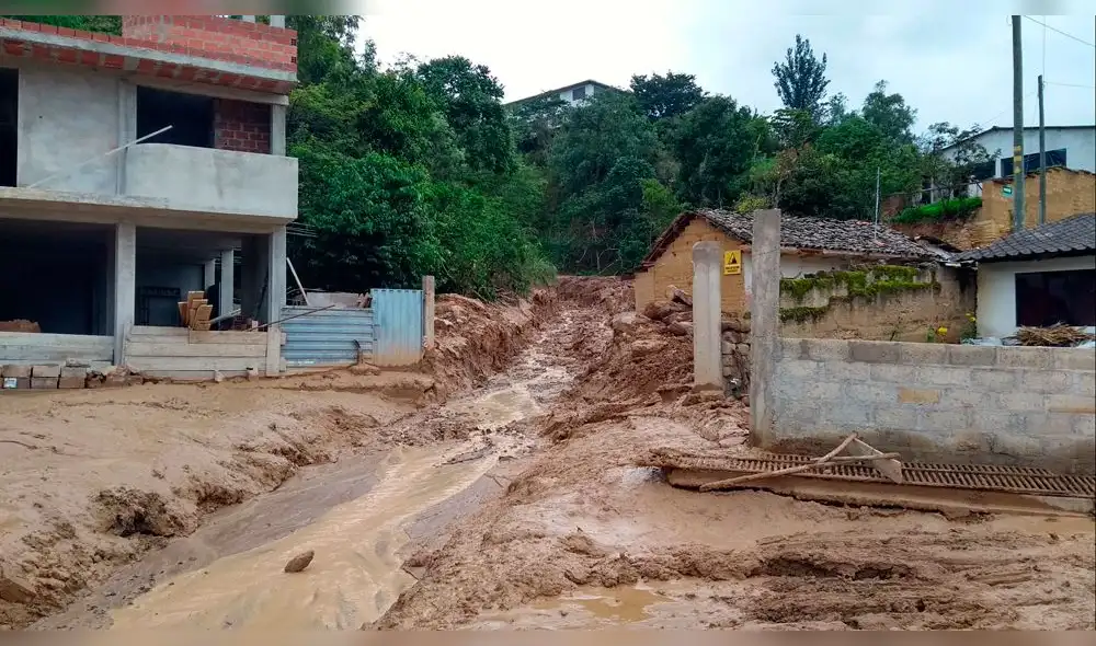 Viviendas en peligro por movimiento de masa en la quebrada Guichmal en Magdalena. Foto: Gobierno Regional de Amazonas Viviendas en peligro por movimiento de masa en la quebrada Guichmal en Magdalena. Foto: Gobierno Regional de Amazonas