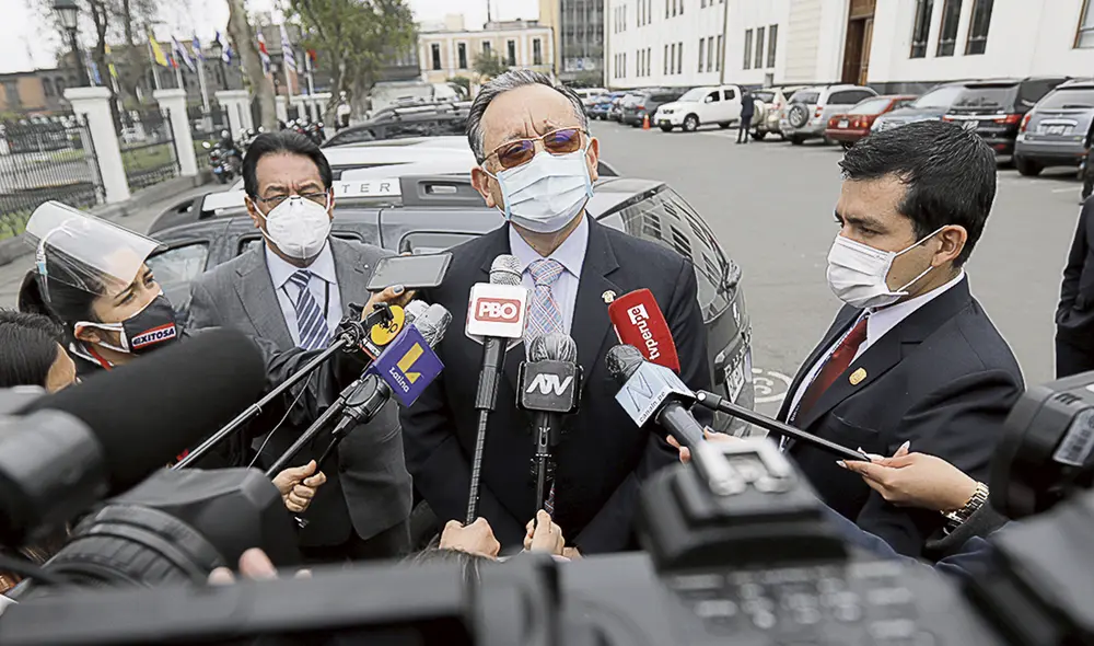 Contradicciones. Edgar Alarcón, expeditivo para impulsar investigaciones en el Congreso, pero cuando se trata de expedientes en su contra opta por maniobras claramente dilatorias. Foto: Jorge Cerdán/La República Contradicciones. Edgar Alarcón, expeditivo para impulsar investigaciones en el Congreso, pero cuando se trata de expedientes en su contra opta por maniobras claramente dilatorias. Foto: Jorge Cerdán/La República