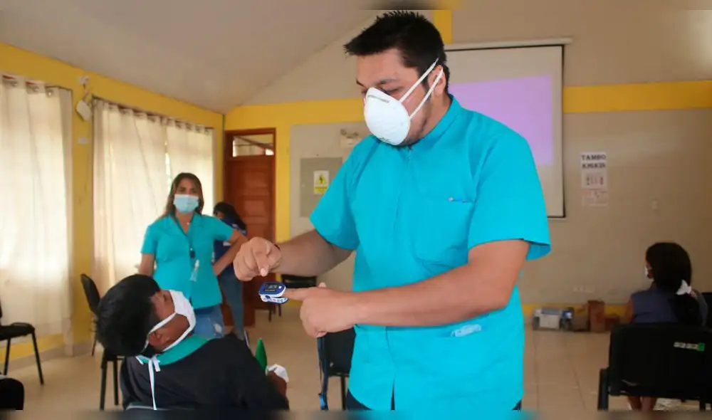 Agentes comunitarios de Condorcanqui aprendieron la forma correcta de manejar los pulsioxímetros. Foto: Gobierno Regional de Amazonas