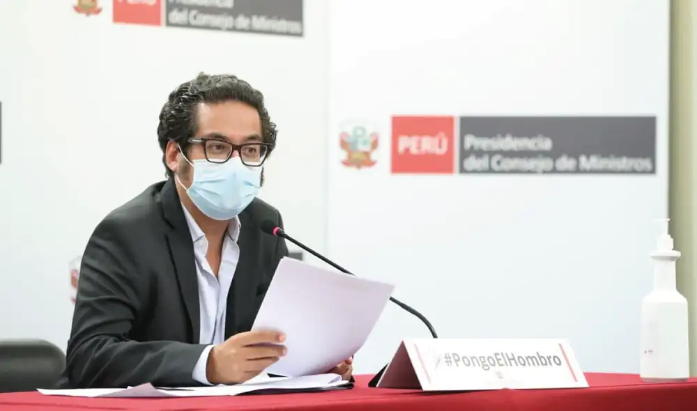 El ministro de la Producción, José Luis Chicoma, afirmó que "indicadores son revisados a diario para poder aumentar capacidad de aforo". Foto: PCM
