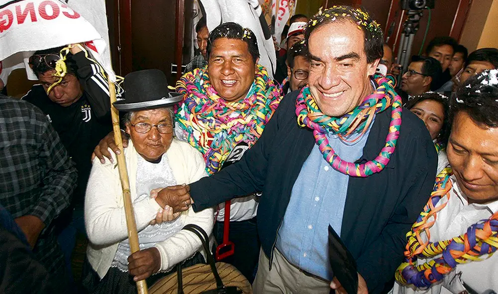 Yonhy Lescano sigue liderando la intención de voto pero con un leve descenso, según IEP. Foto: La República Yonhy Lescano sigue liderando la intención de voto pero con un leve descenso, según IEP. Foto: La República