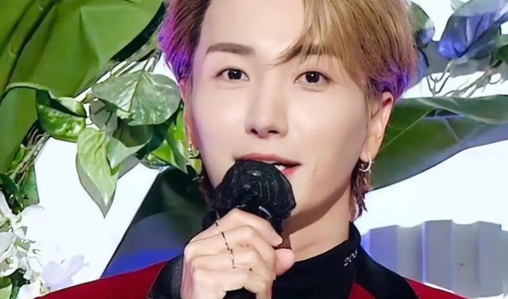 Leeteuk es el líder de SUPER JUNIOR. Además, es cantante, MC, compositor, locutor de radio, modelo y escritor