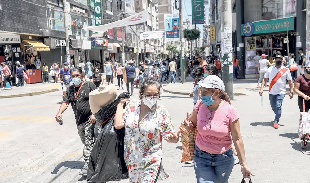 Nuevo comenzar. El Gobierno informó que se crearán mesas técnicas con los 20 conglomerados que existen en el país. Gamarra necesita un apoyo especial. Foto: Aldair Mejía/La República