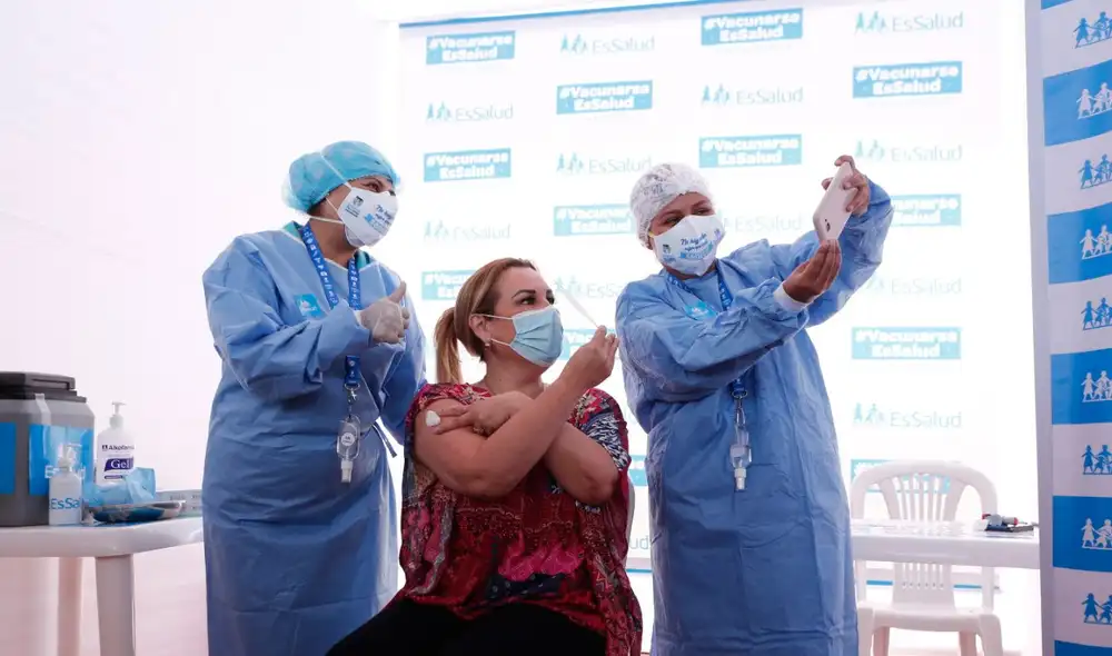 Fiorella Molinelli fue inmunizada contra el nuevo coronavirus. Foto: Antonio Melgarejo /La República Fiorella Molinelli fue inmunizada contra el nuevo coronavirus. Foto: Antonio Melgarejo /La República