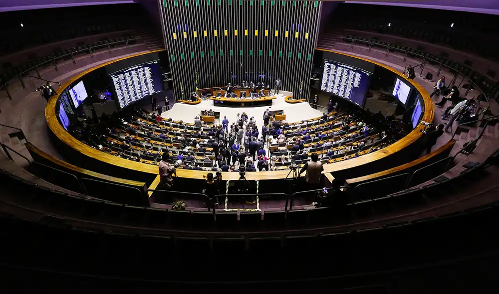 La medida también prevé que los estados y municipios puedan ser responsabilizados por eventuales efectos adversos provocados por la aplicación de las vacunas. Foto: EFE