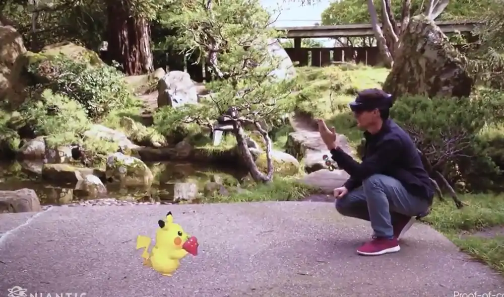 Usando unas gafas HoloLens, podrás quedar frente a los pokémon. Foto: captura de Twitter