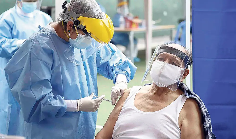 Prioridad. Los ancianos son los más expuestos al COVID-19. Preocupa su tasa de mortalidad. Foto: Antonio Melgarejo/La República