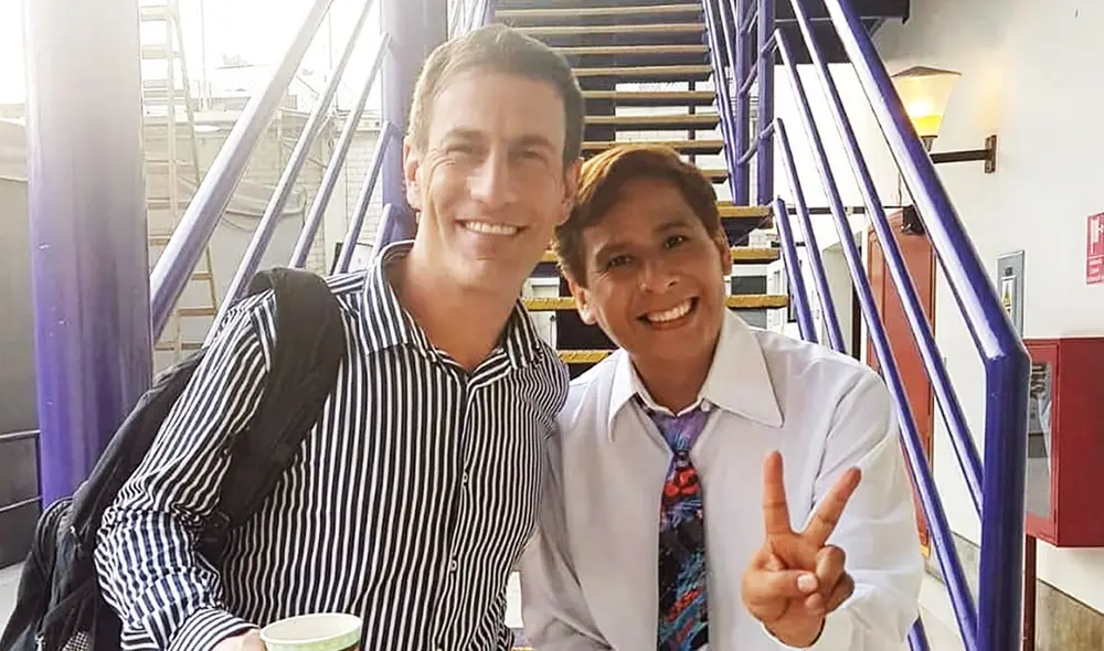 El imitador demostró mantener una buena amistad con el productor mexicano. Foto: Facebook / Hugo Apaza