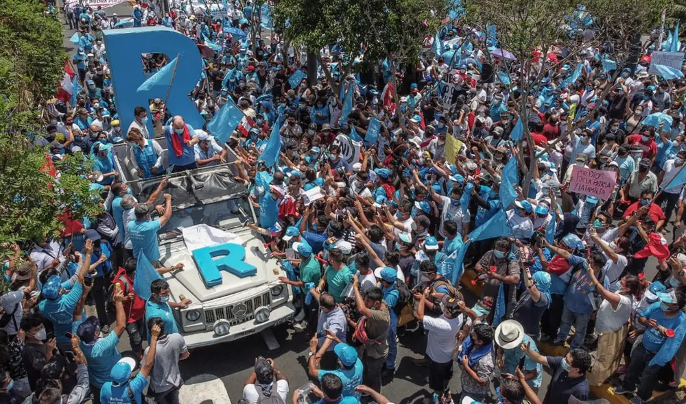 Rafael López Aliaga en actividad proselitista en medio de la segunda ola COVID-19. Foto: Aldair Mejía/la República Rafael López Aliaga en actividad proselitista en medio de la segunda ola COVID-19. Foto: Aldair Mejía/la República