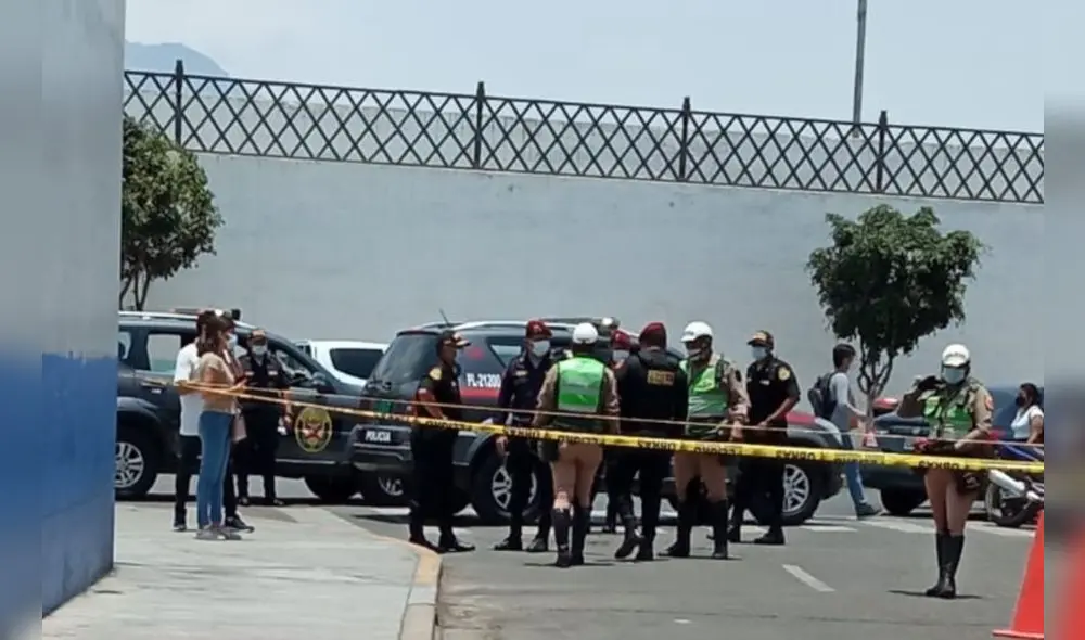 Agentes policiales acordonaron la escena del crimen para recoger huellas. Foto: cortesía Agentes policiales acordonaron la escena del crimen para recoger huellas. Foto: cortesía