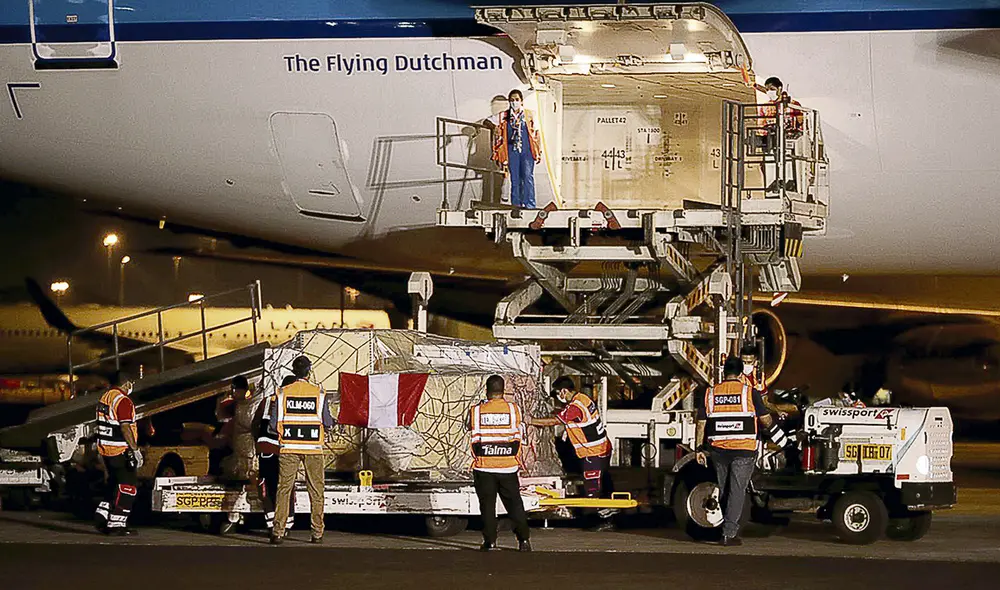 Vacunas. Las nuevas dosis de Pfizer que llegan a través del mecanismo Covax Facility serán empleadas en el personal de primera línea y los adultos mayores. Foto: difusión Vacunas. Las nuevas dosis de Pfizer que llegan a través del mecanismo Covax Facility serán empleadas en el personal de primera línea y los adultos mayores. Foto: difusión