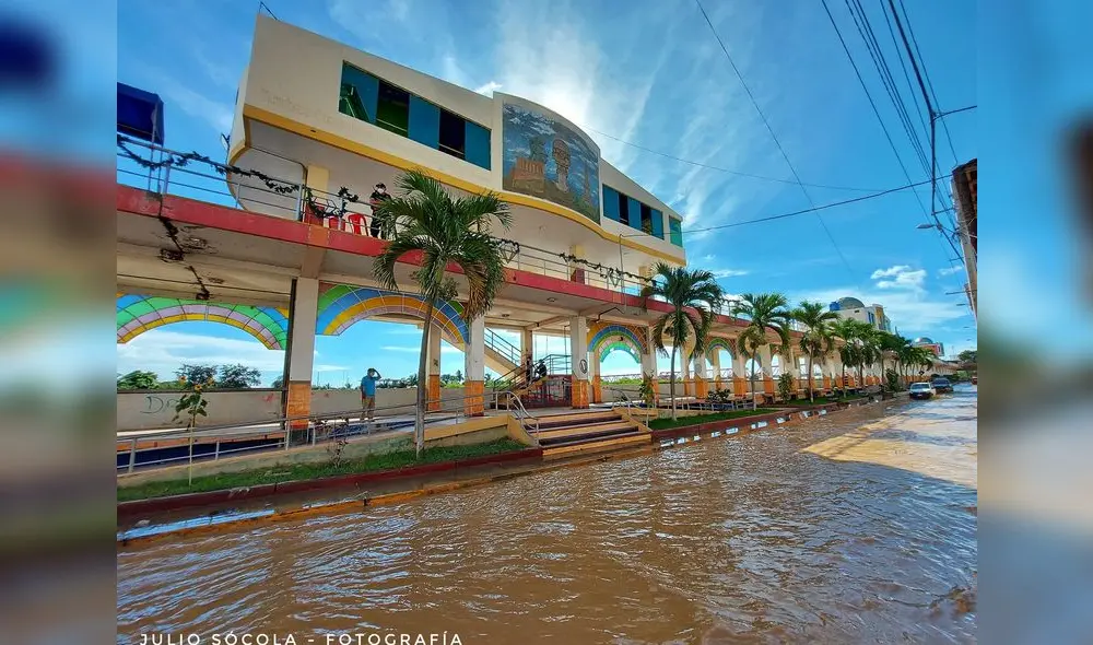 Sin control. Río Tumbes registró 1.400 metros cúbicos por segundo y sumergió todo a su paso. Foto: Julio Socola