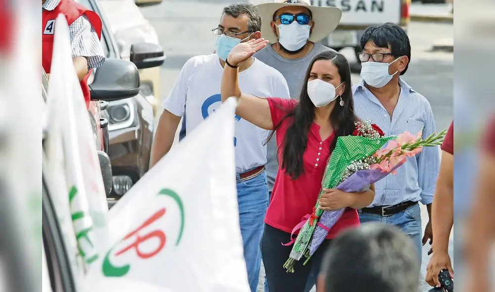 Arequipa. Mendoza sostuvo una reunión con organizaciones sociales en Pedregal. Foto: difusión