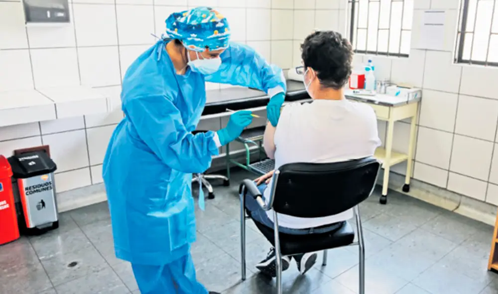 El ministro de Salud, Óscar Ugarte, aseguró que este mes se podría con dos millones más de vacunas, como parte de un total de 38 millones confirmadas. Foto: Antonio Melgarejo/ La República