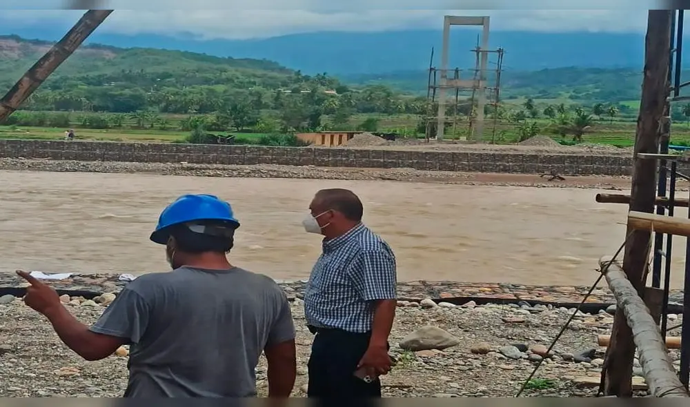 Gobernador Oscar Altamirano inspeccionó construcción de puente. Foto: Gobierno Regional de Amazonas
