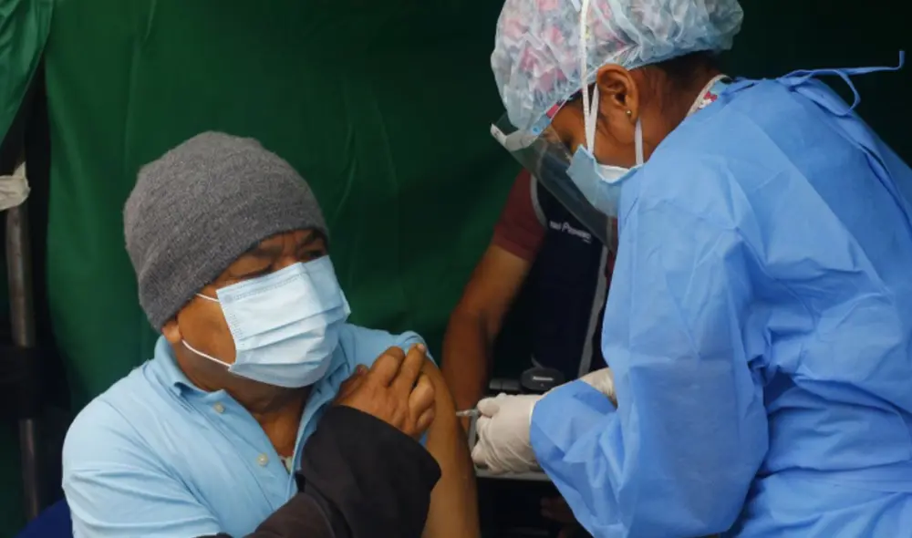 En la primera semana, casi 12.000 asegurados serán inoculados con primera dosis. Foto: La República