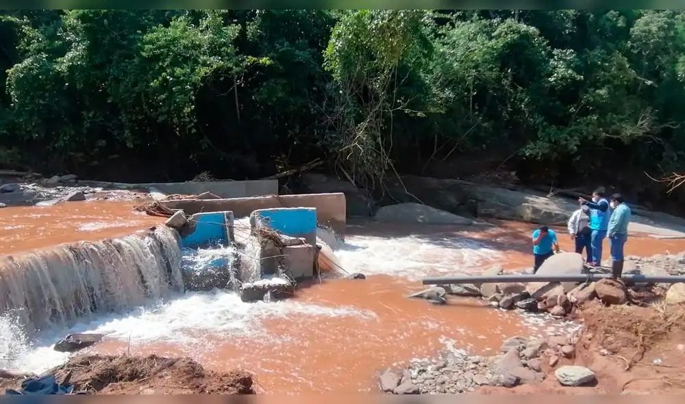 Equipo técnico del PEHCBM inspeccionó daños causados por desborde de quebrada. Foto: Goresam.