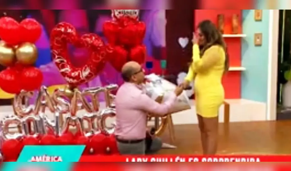El romántico momento causó las lágrimas de felicidad de la conductora. Foto: captura América TV El romántico momento causó las lágrimas de felicidad de la conductora. Foto: captura América TV