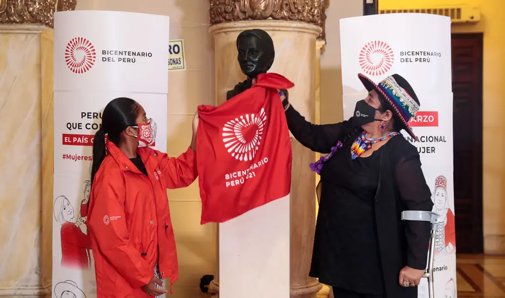 En el evento estuvieron presentes la primera ministra Violeta Bermúdez; la ministra de la Mujer, Silvia Loli; y todas las ministras de Estado; además del ministro de Cultura, Alejandro Neyra. Foto: Andina