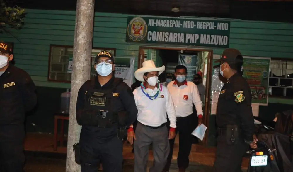 Pedro Castillo fue retenido en Madre de Dios por organizar un mitin político. Foto: facebook de Vladimir Cerón Pedro Castillo fue retenido en Madre de Dios por organizar un mitin político. Foto: facebook de Vladimir Cerón