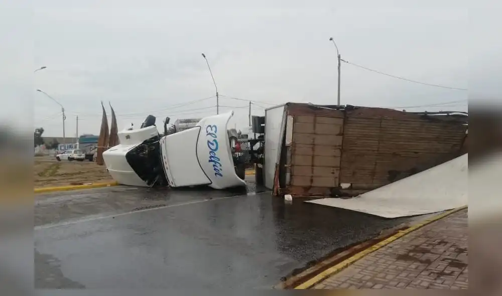 Policía llegó al lugar para realizar diligencias de ley. Foto: Facebook Policía llegó al lugar para realizar diligencias de ley. Foto: Facebook