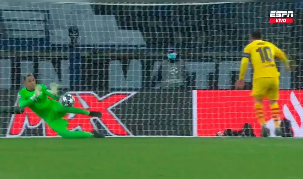 Keylor Navas le tapó el penal a Messi sobre el final del primer tiempo. Foto: captura/ESPN Keylor Navas le tapó el penal a Messi sobre el final del primer tiempo. Foto: captura/ESPN