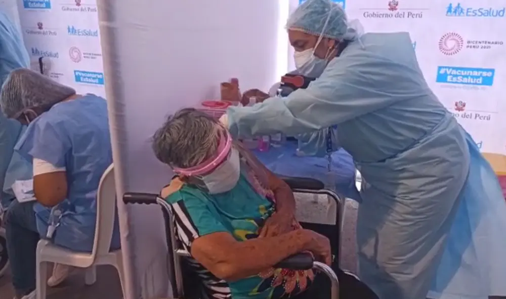 Centro comercial alberga 40 módulos de vacunación. Foto: Johan Klug / URPI - GLR Centro comercial alberga 40 módulos de vacunación. Foto: Johan Klug / URPI - GLR