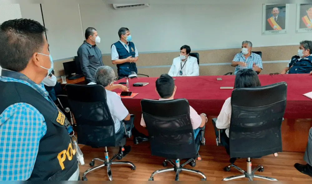 El fiscal José Guevara se entrevistó con funcionarios de la Geresa. Foto: difusión