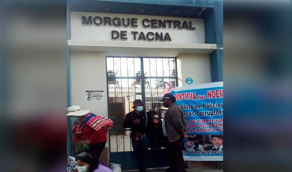 Padre protestó en la puerta de ingreso de la morgue de Tacna. Foto La República Padre protestó en la puerta de ingreso de la morgue de Tacna. Foto La República