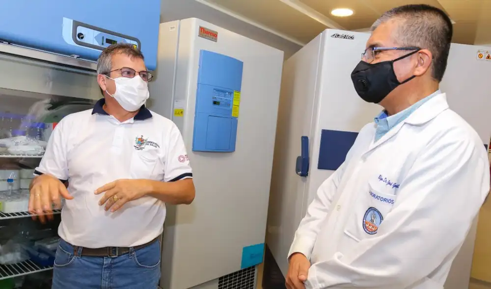 Las universidades de Trujillo han ofrecido dos ultracongeladoras para mantener en la temperatura las vacunas Pfizer. Foto: Prensa UPAO