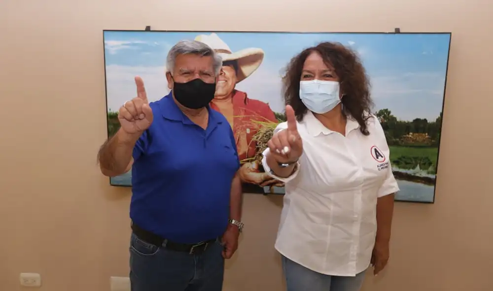 César Acuña es candidato presidencial de Alianza para el Progreso y su hermana María Grimaneza postula al Congreso por Chiclayo con el mismo partido familiar. Foto: difusión