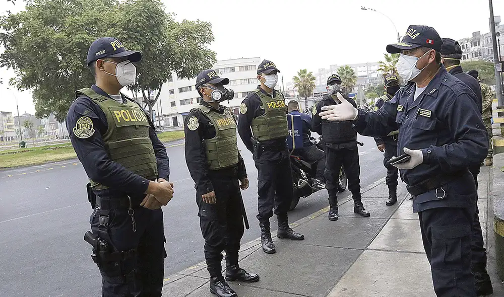 Al frente. Policías continúan en primera línea de batalla. Foto: difusión Al frente. Policías continúan en primera línea de batalla. Foto: difusión