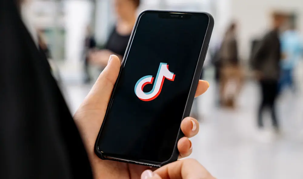 La plataforma ahora mostrará advertencias para evitar la publicación de comentarios ofensivos. Foto: MclittleStock