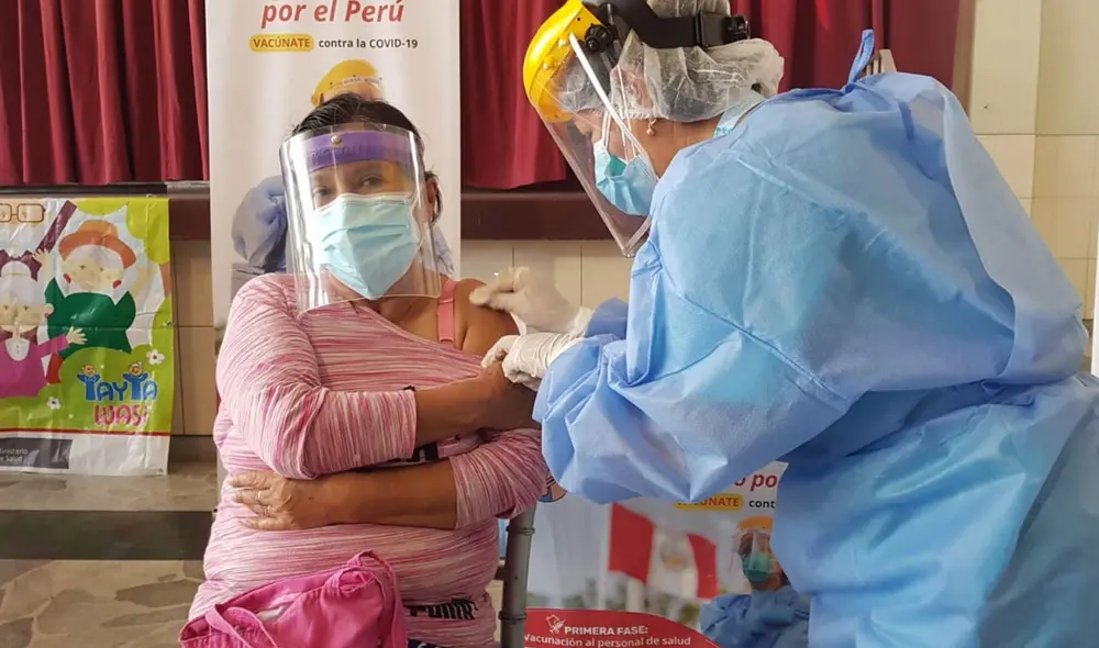 Vacunación en Perú sigue avanzando en toda la población adulta mayorde Lima y Callao. Foto: María Pía Ponce / URPI-GLR Vacunación en Perú sigue avanzando en toda la población adulta mayorde Lima y Callao. Foto: María Pía Ponce / URPI-GLR