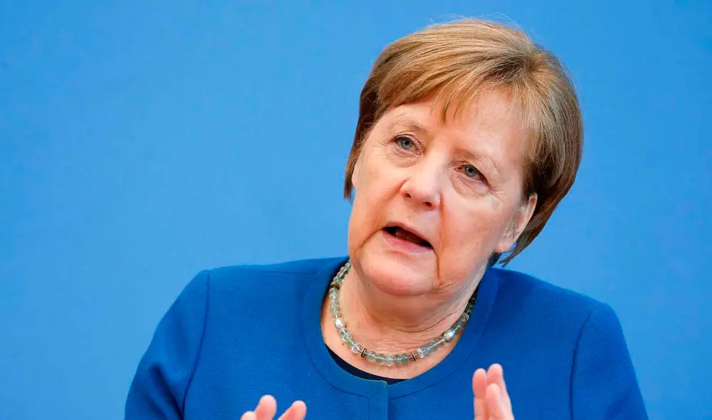 Angela Merkel considera que hay profesionales que no pueden mantener la distancia social y son ellos quienes deben vacunarse primero. Foto: AFP