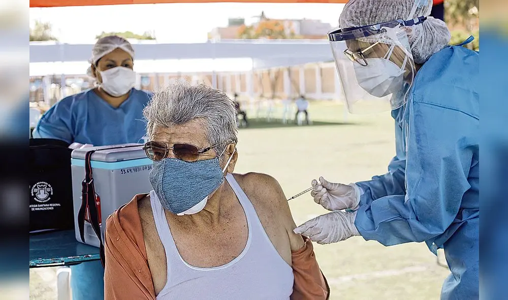 Listo. El proceso de vacunación está en marcha. El Minsa anunció que las primeras regiones en recibir las dosis de Pfizer serán Arequipa, La Libertad y Loreto. Foto: Jorge Cedrán/ La República Listo. El proceso de vacunación está en marcha. El Minsa anunció que las primeras regiones en recibir las dosis de Pfizer serán Arequipa, La Libertad y Loreto. Foto: Jorge Cedrán/ La República