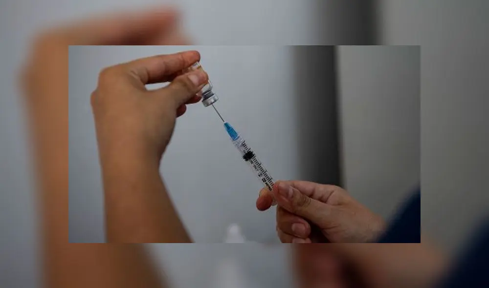 El balance total desde el inicio de la pandemia, hace un año, se sitúa así en 885.379 infectados y 21.574 decesos. Foto: AFP