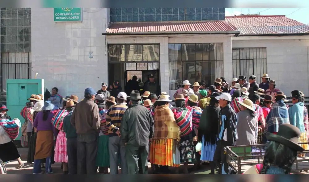 Puno. Ciudadanos exigen la pronta captura de los hampones que hacen de las suyas en Desaguadero. Foto: PNP