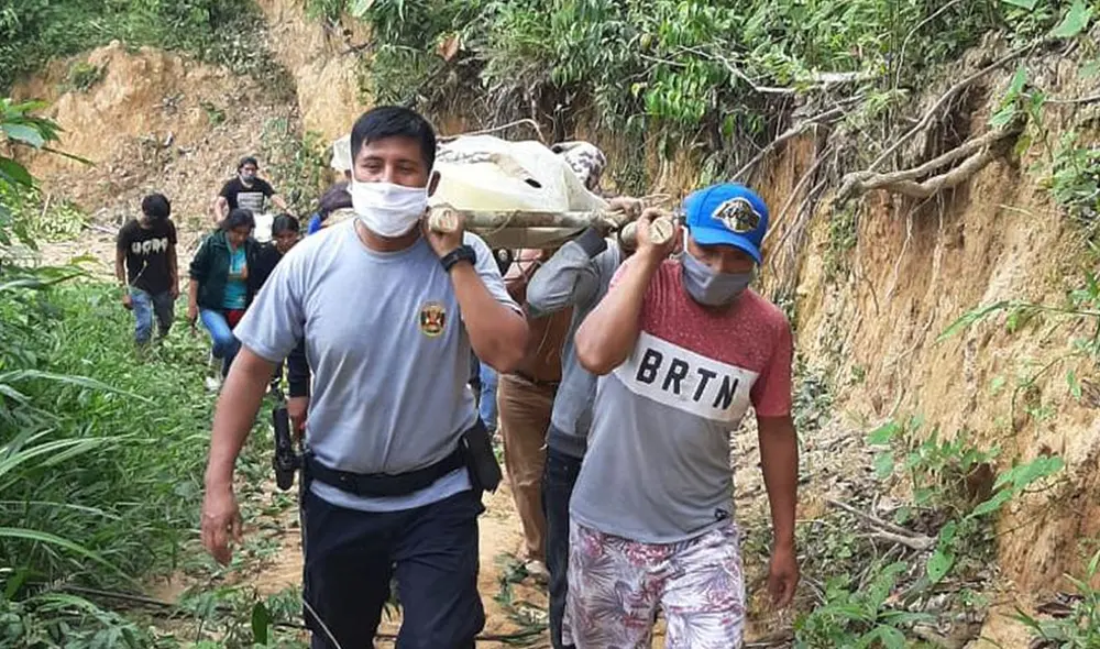 Cuerpo de lideresa ambiental es trasladado desde donde fue hallado. Foto: Web Superlativa Perú