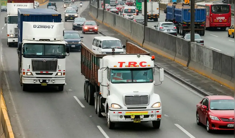 Gremios de camioneros esperan que Ejecutivo escuche sus reclamos. Foto: Andina Gremios de camioneros esperan que Ejecutivo escuche sus reclamos. Foto: Andina