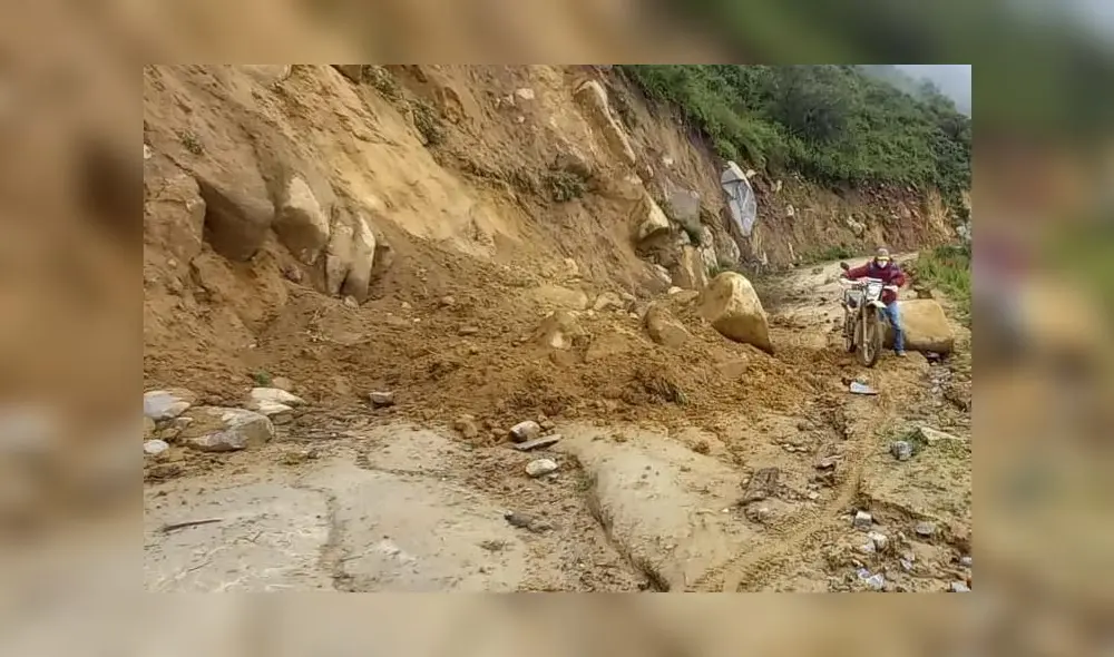 Maquinarias realizan limpieza para liberar caminos. Foto: Cortesía de Karin Zelada