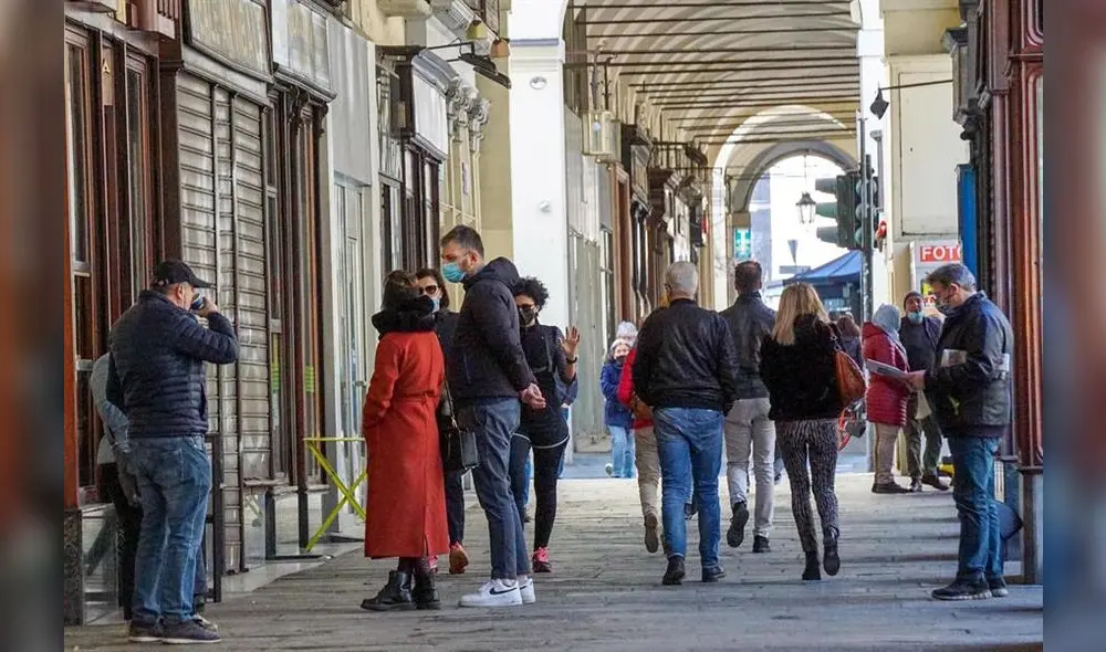 Se trata del lote ABV5811, otro distinto al que fue suspendido esta semana por la Agencia Italiana de Medicamentos. Foto: EFE Se trata del lote ABV5811, otro distinto al que fue suspendido esta semana por la Agencia Italiana de Medicamentos. Foto: EFE