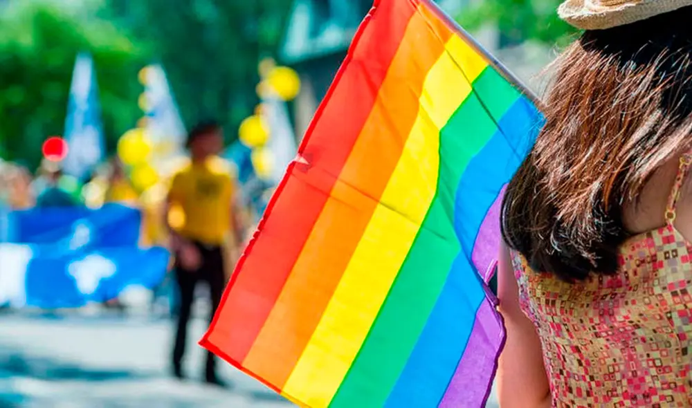 En caso las personas LGTBI no se sientan cómodas al brindar sus datos con su familia presente, podrán solicitar un formulario en línea o en papel por separado. Foto: EFE En caso las personas LGTBI no se sientan cómodas al brindar sus datos con su familia presente, podrán solicitar un formulario en línea o en papel por separado. Foto: EFE
