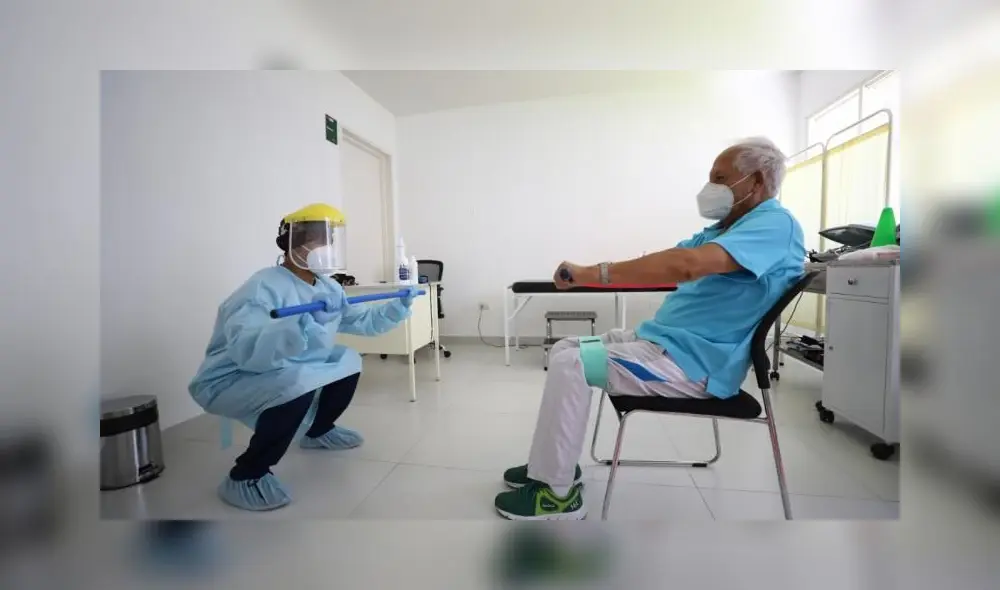 Un tecnólogo médico especializado en fisioterapia se encargará de evaluar el estado del paciente. Foto: Municipalidad de San Isidro