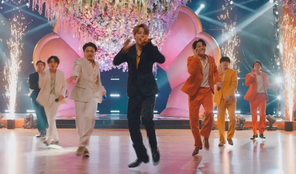 Así fue la presentación de BTS con "Dynamite" en los Grammy 2021. Foto: TNT