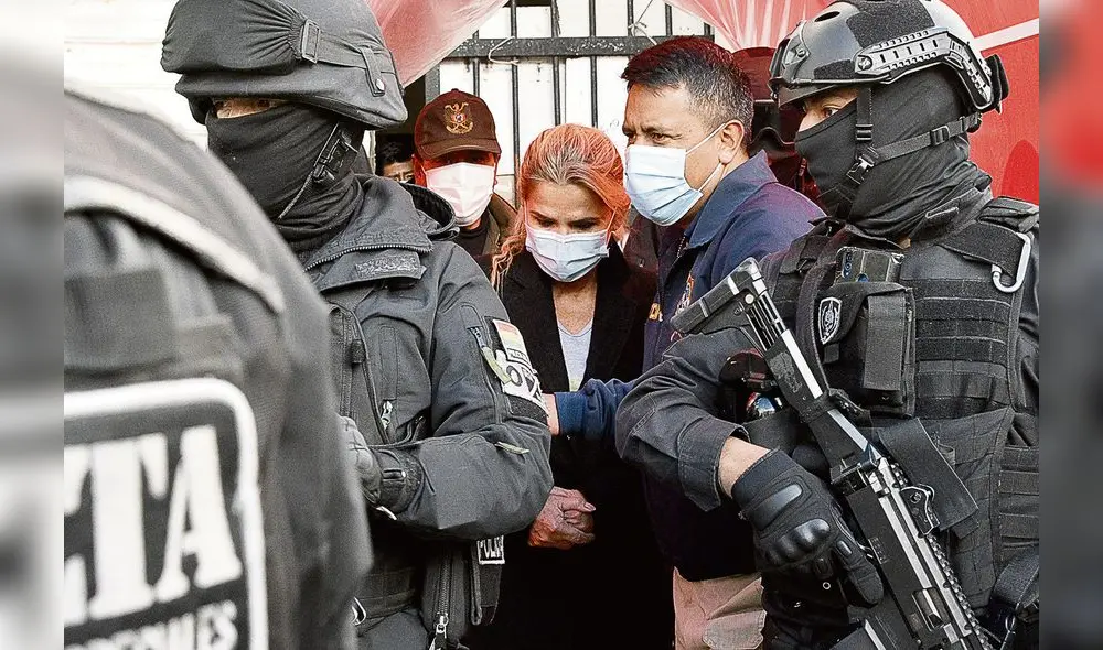 Del poder a la cárcel. Exmandataria pidió la observación de la comunidad internacional para un juicio transparente. Foto: AFP Del poder a la cárcel. Exmandataria pidió la observación de la comunidad internacional para un juicio transparente. Foto: AFP